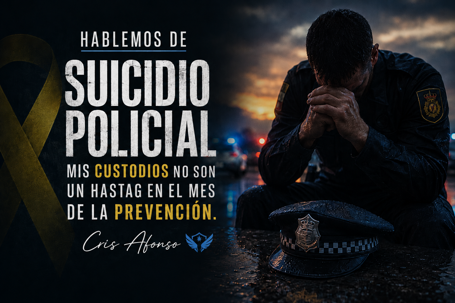 Agente de policía sentado con las manos juntas junto a su gorra